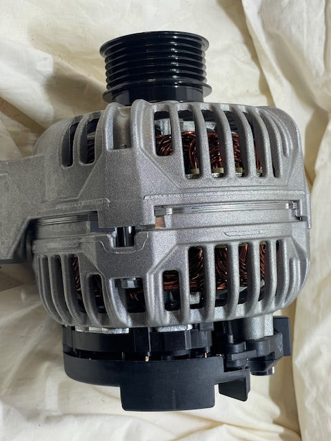 Alternator Bosch, 0124515041   New, Suit Mercedes C-Class & CLK models 2000-2002