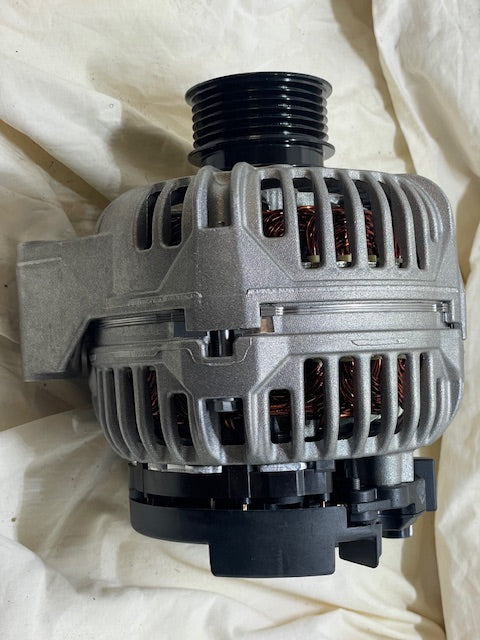 Alternator Bosch, 0124515041   New, Suit Mercedes C-Class & CLK models 2000-2002